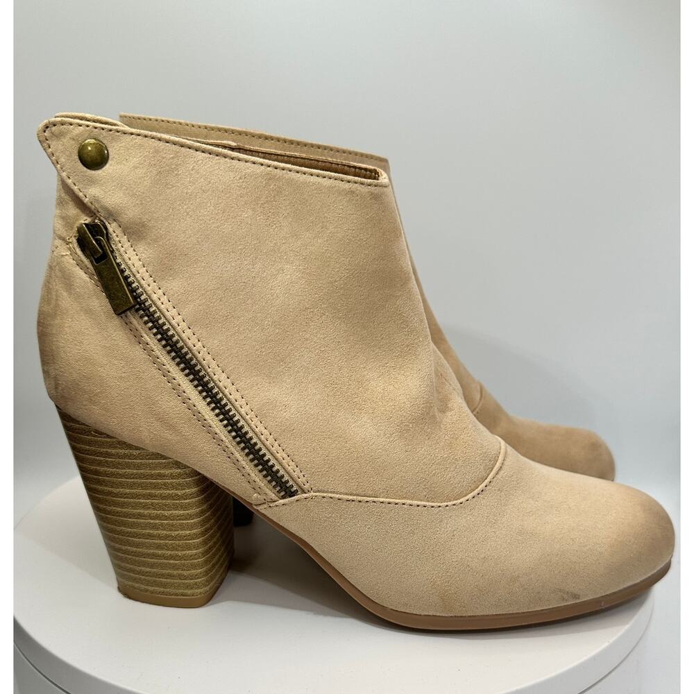 Qupid Beige Faux Suede Ankle Booties Womens Size 9 Block Heel Boots